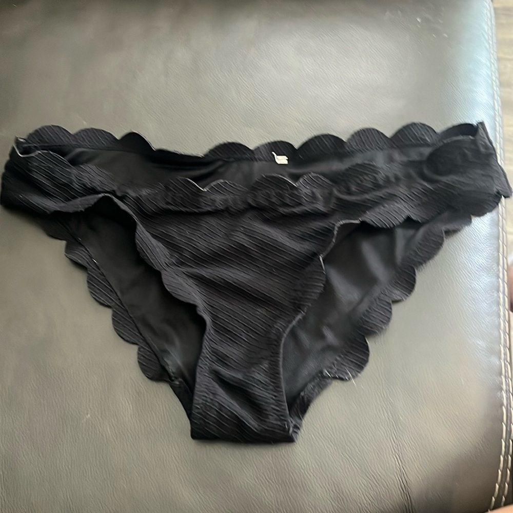 Jessica Simpson bikini bottoms. Size M but tags cut out